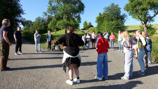 Tief Ein- und Ausatmen vor der Wanderung