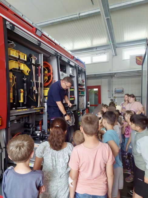 Die Ausrüstung im Feuerwehrauto
