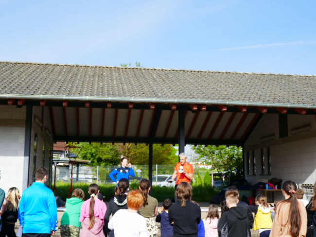 Unsere Seeäckerschule beim Sporttag im Sommer 2023.