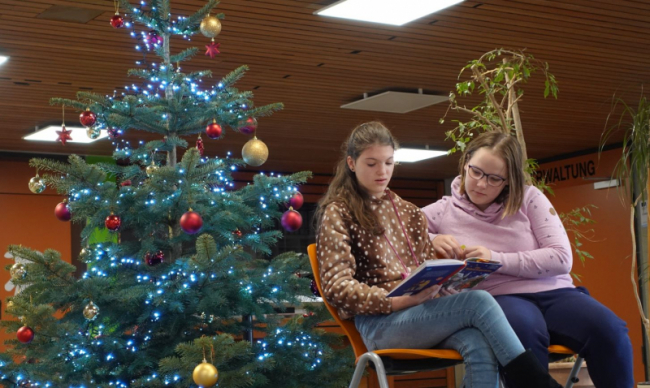 Beim Vorlesewettbewerb der 6. Klasse an der SBBZ Seeäckerschule Calw im Dezember 2024.