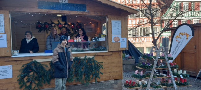Unser Stand der SBBZ Seeäckerschule auf dem Weihnachtsmarkt in Calw, 2024.